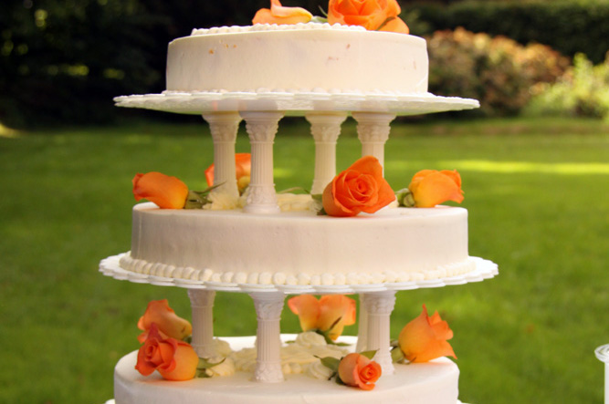 Die Bäckerei Leiteritz gestaltet und bäckt für Ihre Hochteit zwei- bis vierstöckige individuell dekorierte Hochzeitstorten in vielen Geschmacksrichtungen!